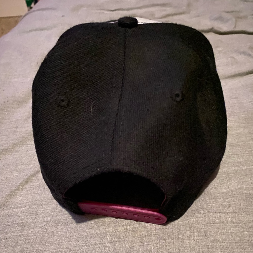 DC joker and Harley Quinn hat - Picture 3 of 5